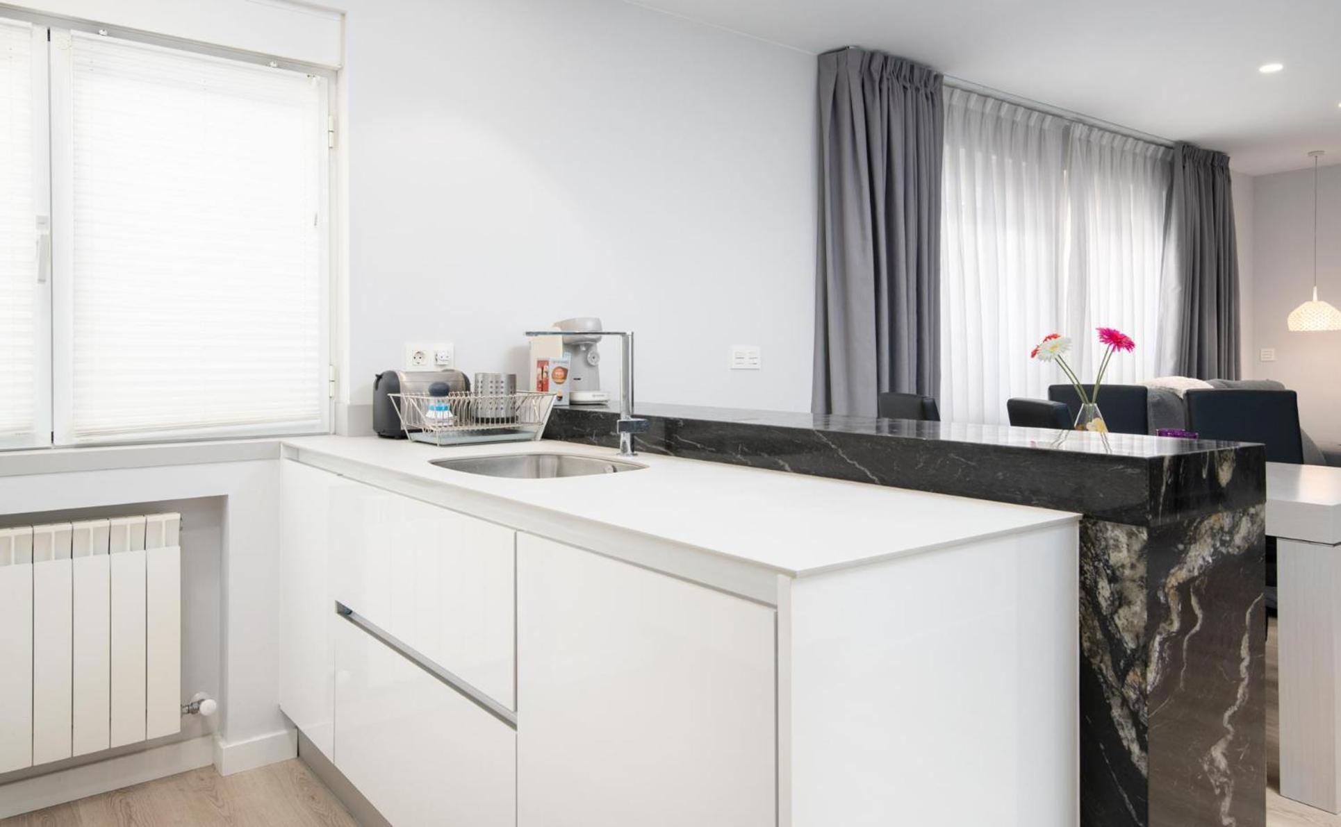 Espacio Moderno En Gijon Playa Екстериор снимка