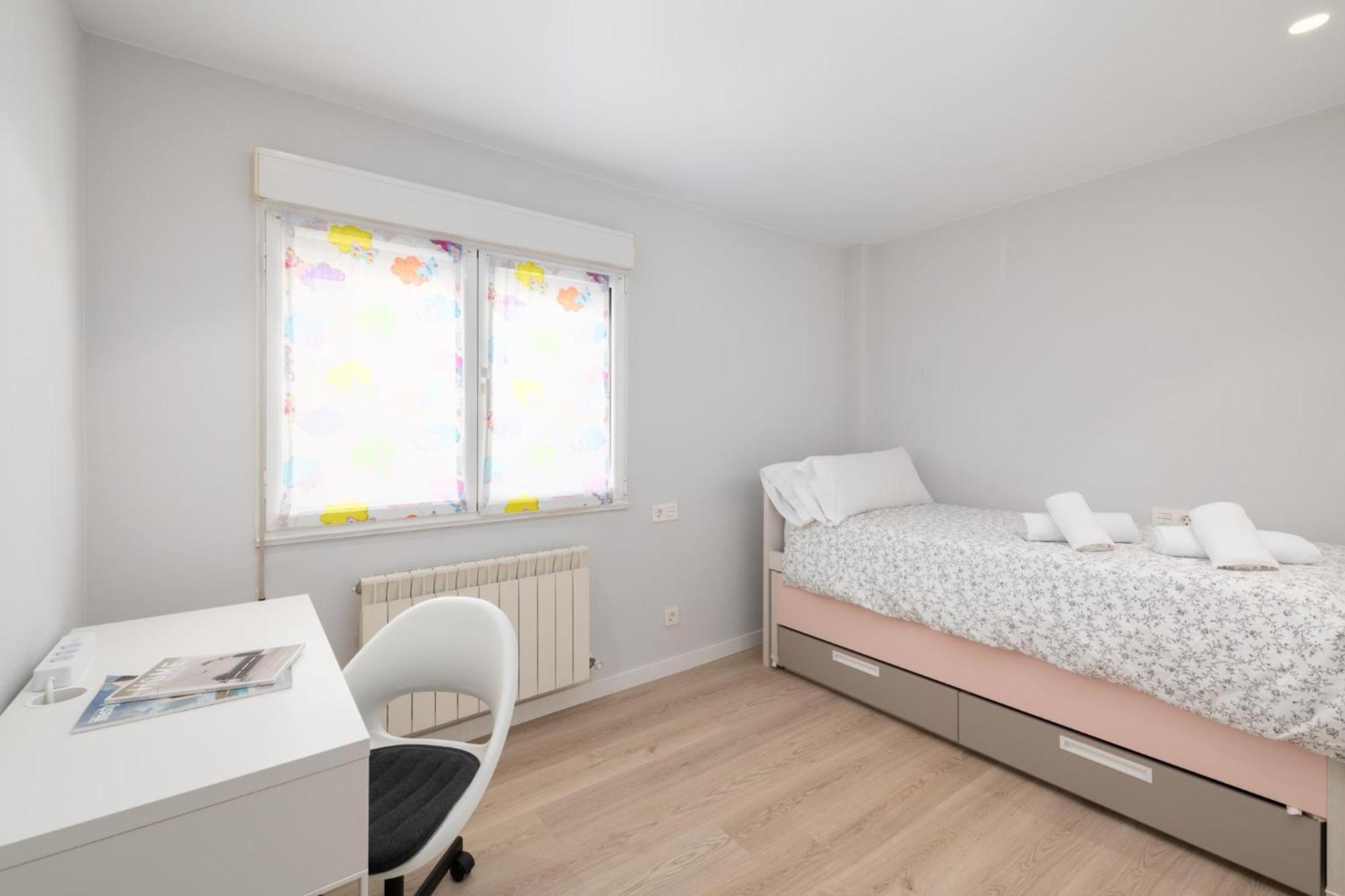 Espacio Moderno En Gijon Playa Екстериор снимка