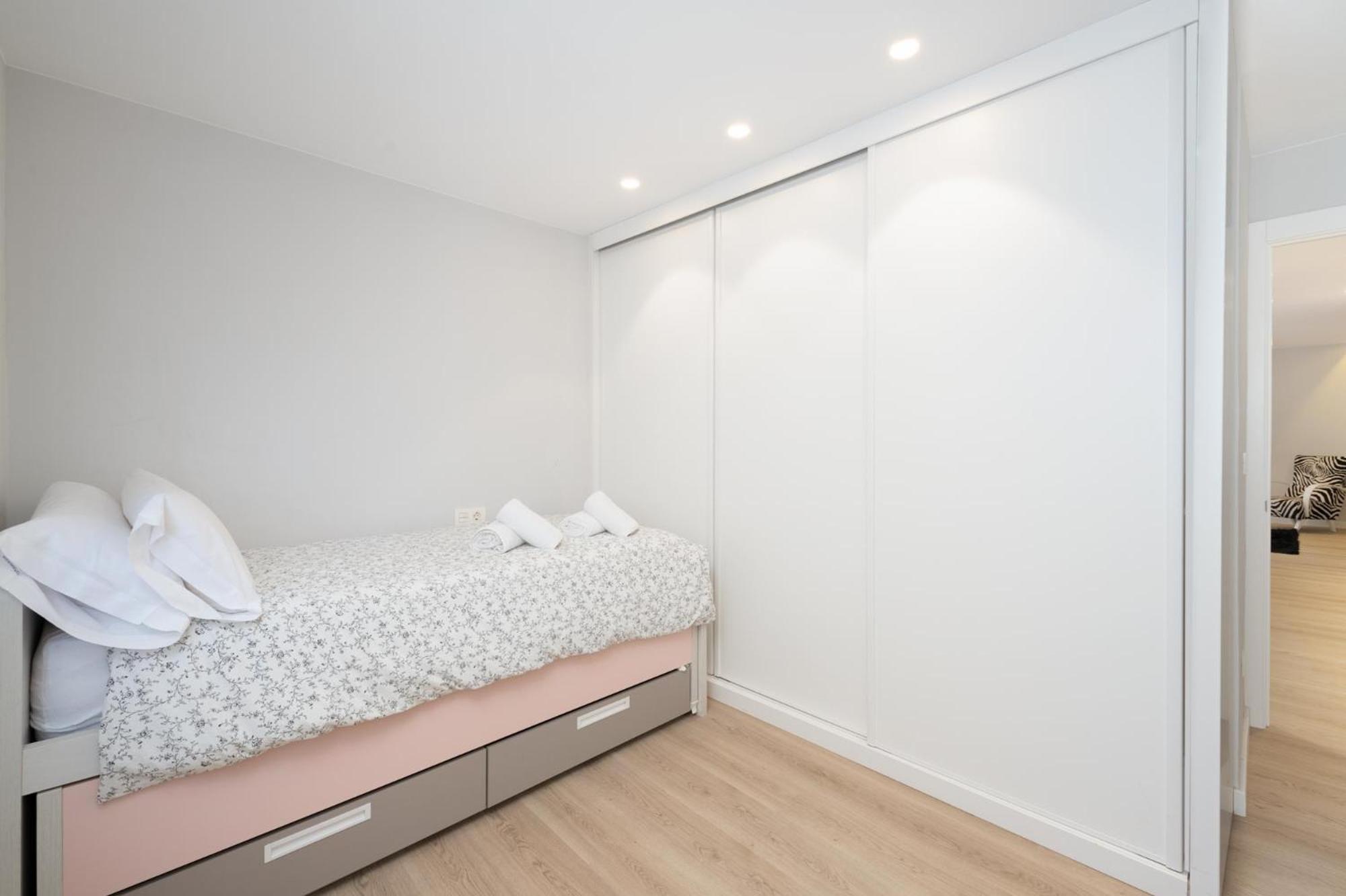 Espacio Moderno En Gijon Playa Екстериор снимка