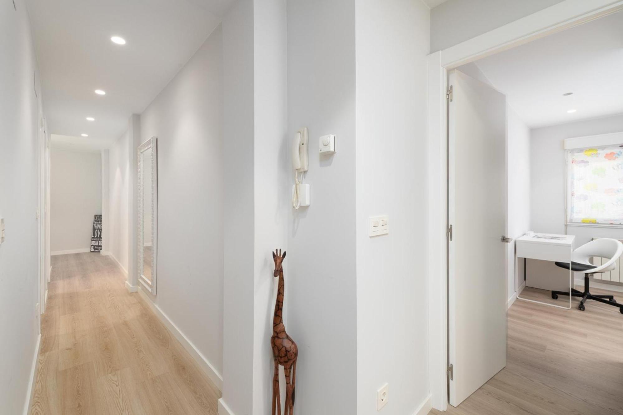 Espacio Moderno En Gijon Playa Екстериор снимка